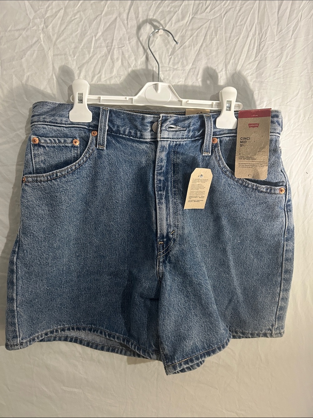 Levi's Women's Denim MID Shorts in Medium Blue Wash 29